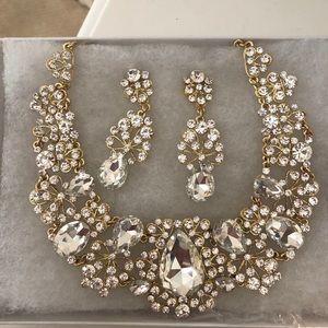 Statement necklace and earring set